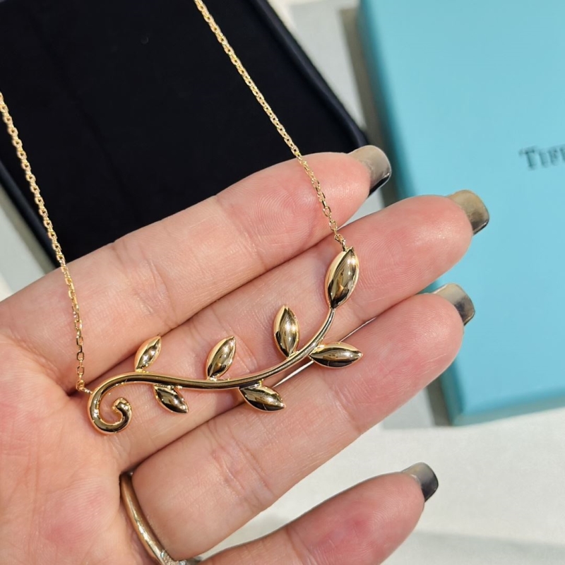 T*f*ny necklaces